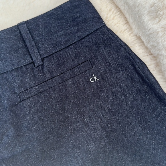 New CUTE Calvin Klein Dark Denim Ladies Short Size 2 - Picture 1 of 5